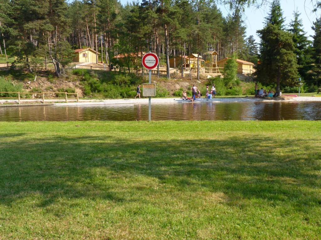 Les Chalets Du Haut-Forez Usson-en-Forez Exterior foto